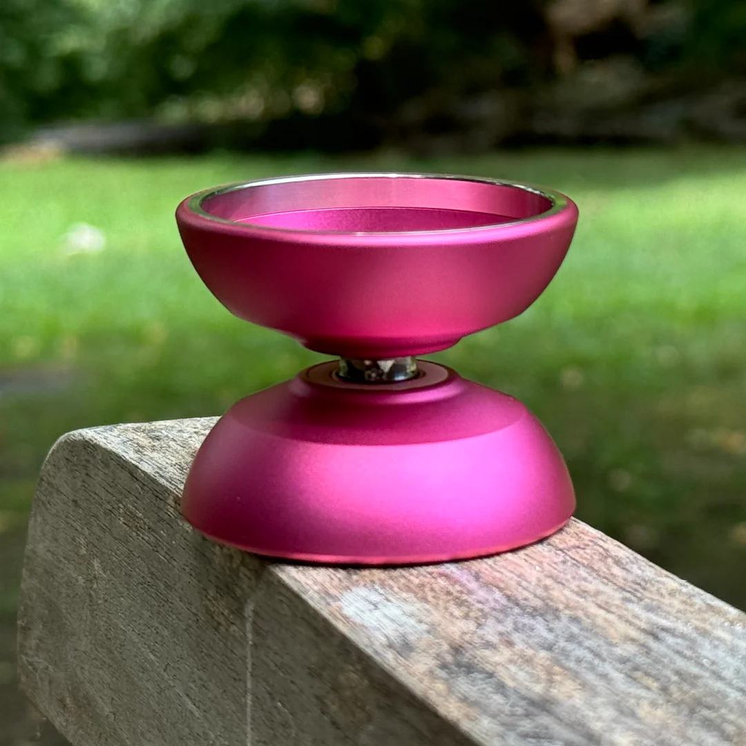 A Look at the Freshly Dirty Featherweight Canary - The Yoyo Archive