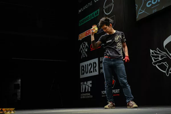 Rei Iwakura performing at the 2014 World YoYo Contest