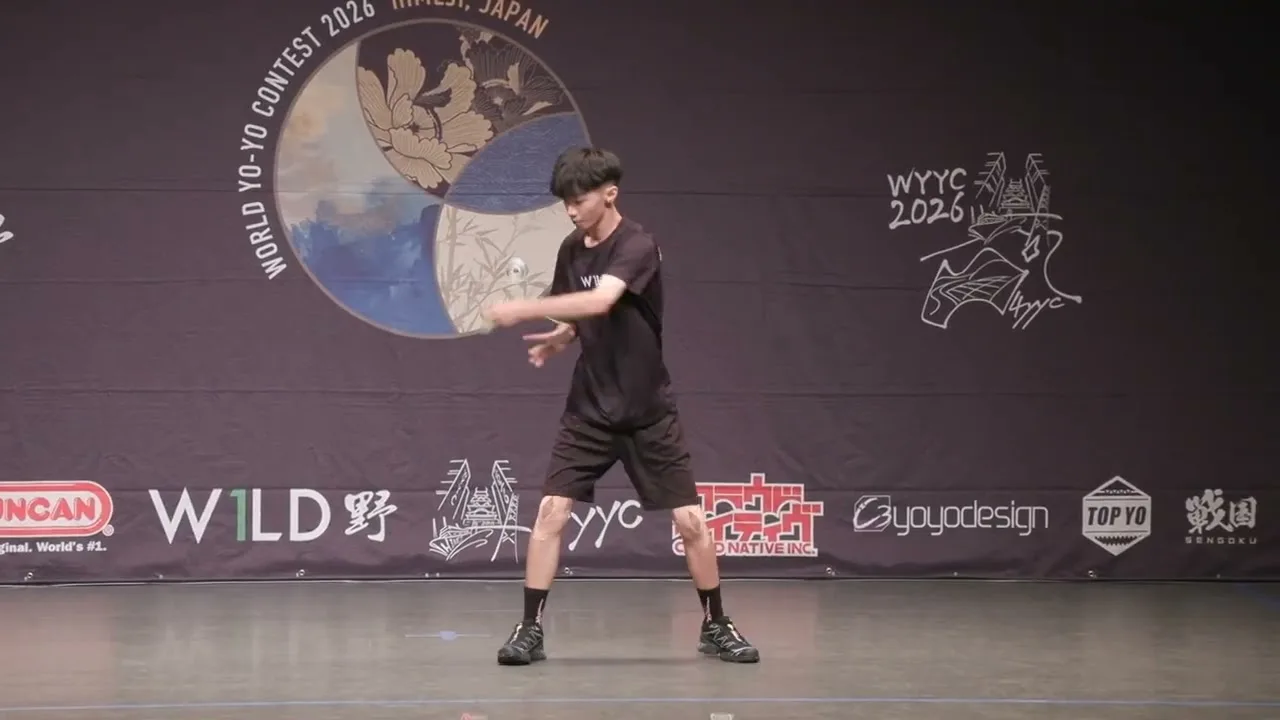 Hong Lun Chang competing